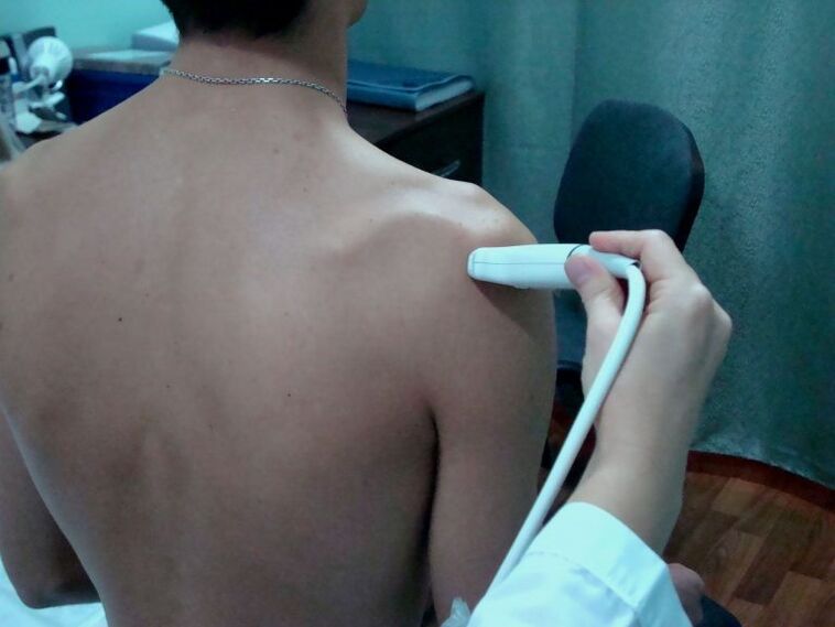 La fisioterapia moderna ayudará a afrontar los síntomas de la artrosis del hombro en las etapas iniciales. 